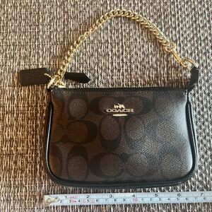 SMALL WRISTLET SIGNATURE (COACH F64854)